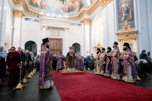 В Неделю 2-ю Великого поста митрополит Кирилл совершил Литургию в Казанском кафедральном соборе
