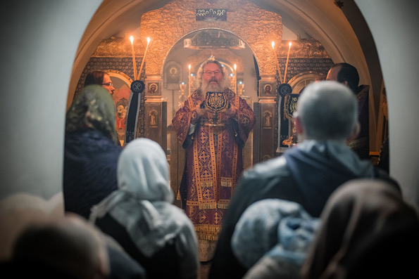 В Неделю 4-ю Великого поста митрополит Кирилл совершил Литургию в Пещерном храме Казанского кафедрального собора