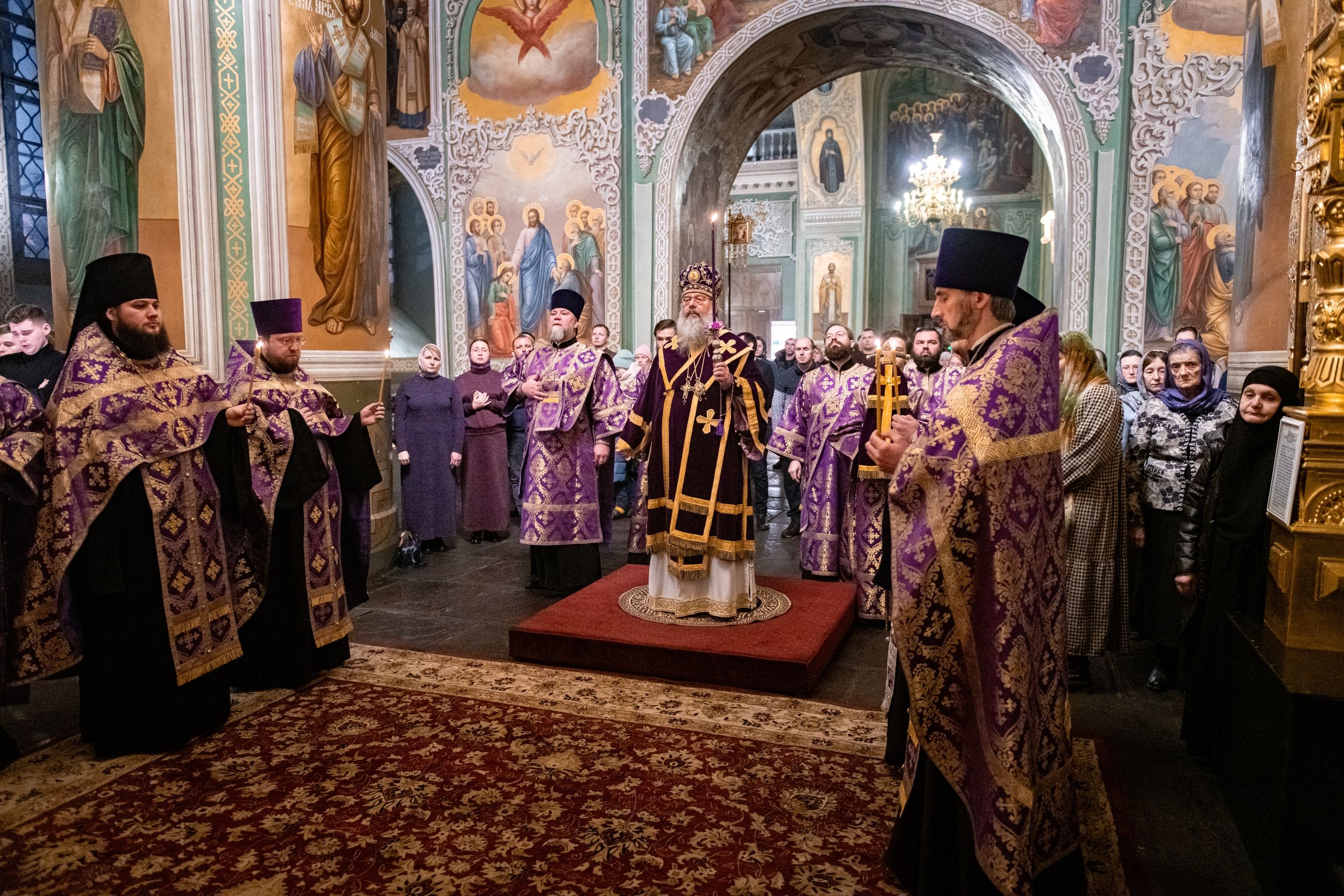 В канун Недели Торжества Православия митрополит Кирилл совершил всенощное бдение в Благовещенском соборе Казани