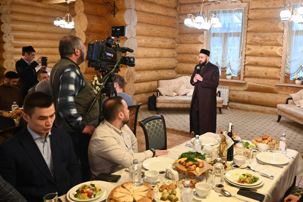 Священнослужители Казанской епархии посетили традиционный ифтар, посвященный началу священного для мусульман месяца Рамадан