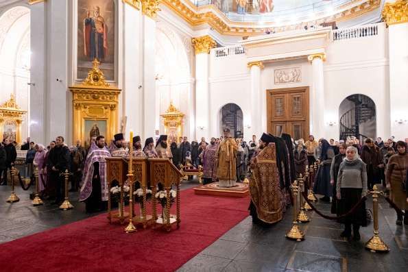 В канун Недели 2-й Великого поста митрополит Кирилл совершил всенощное бдение в Казанском кафедральном соборе