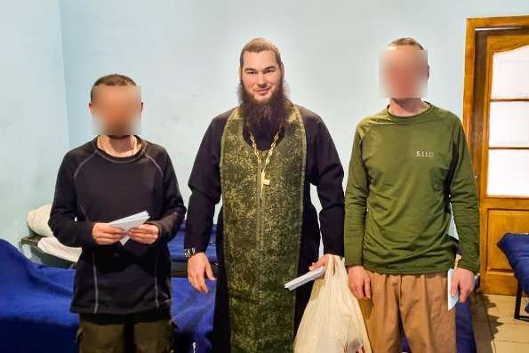 Священнослужители Чистопольской епархии совершили молебен в госпитале Луганской Народной Республики