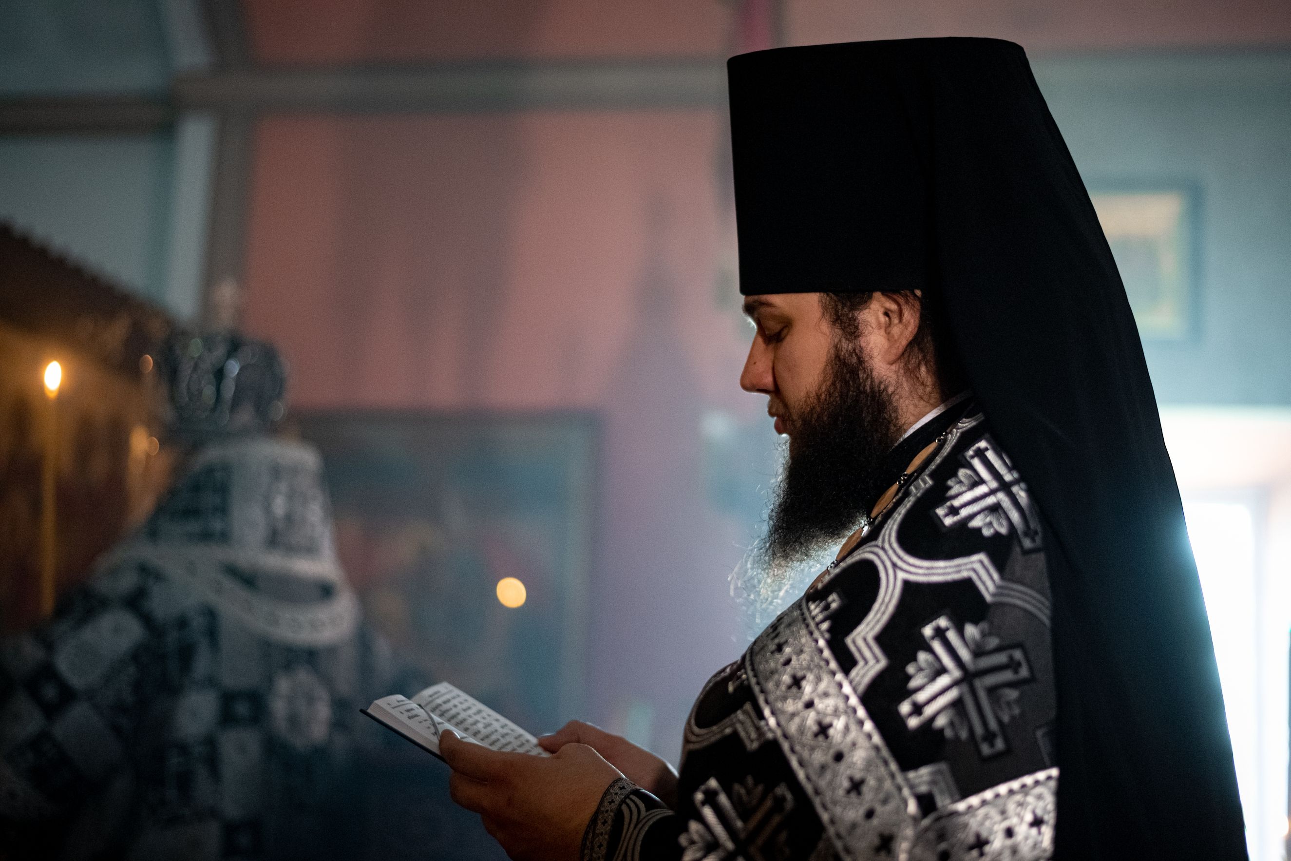 26 апреля православный. Служение в монастыре. Литургия Преждеосвященных Даров в страстную седмицу в среду. Православие. Великий вторник страстной седмицы.