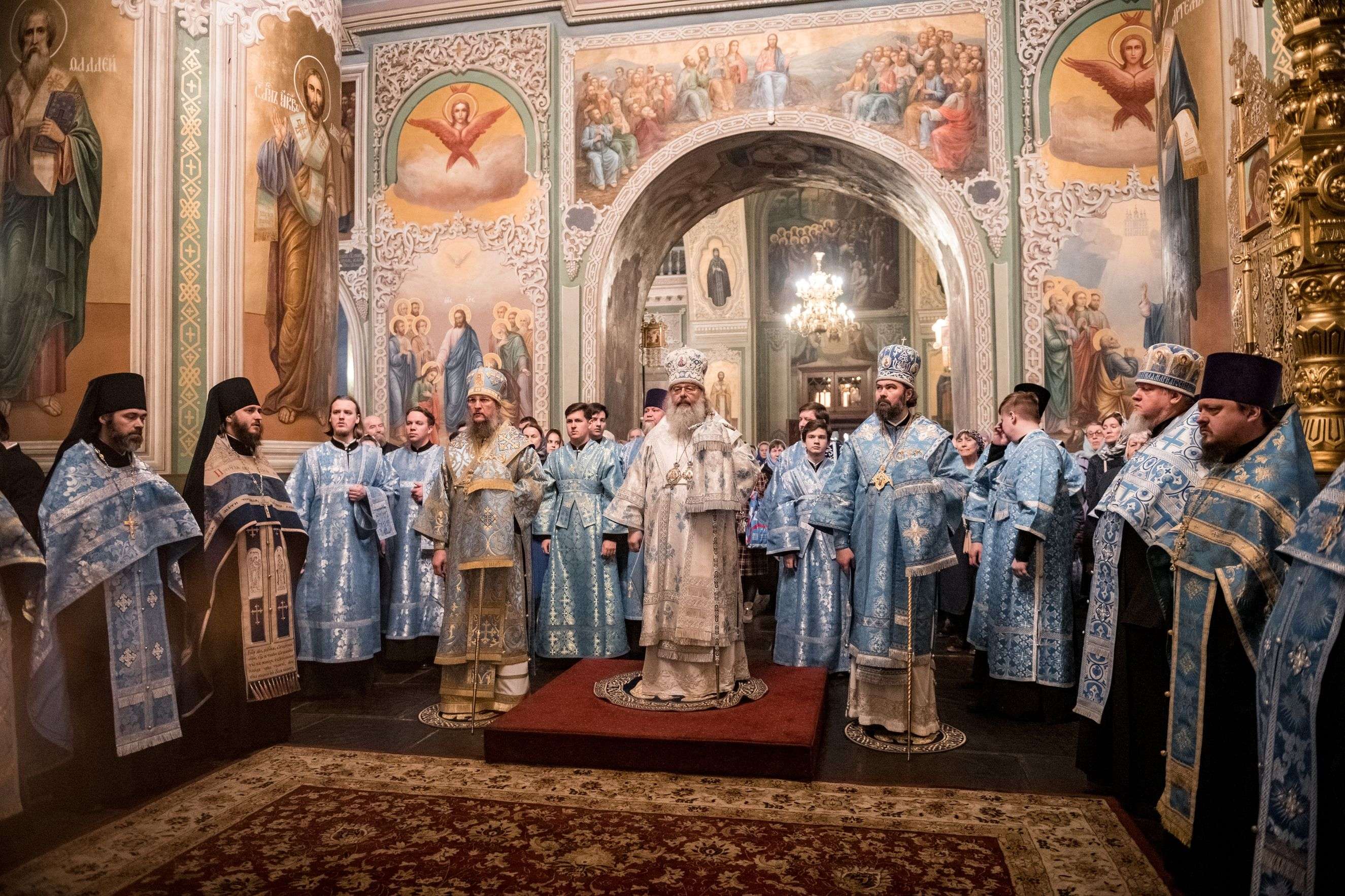 В канун праздника Благовещения митрополит Кирилл возглавил всенощное бдение в Благовещенском соборе Казанского кремля
