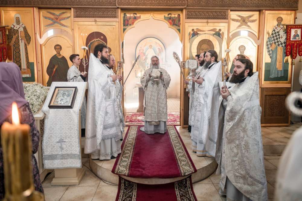 В Лазареву субботу митрополит Кирилл совершил Литургию в Казанском храме посёлка Мирный