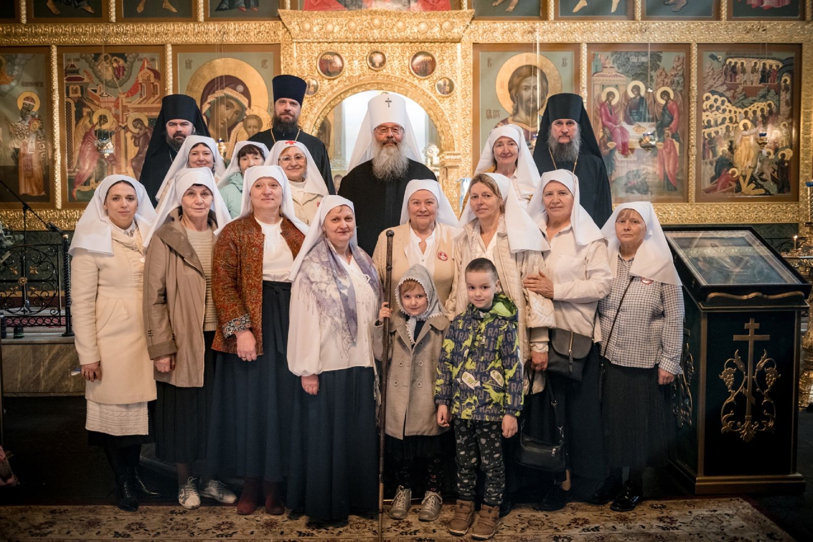 Митрополит Кирилл совершил чин посвящения в сёстры милосердия десяти новых сестёр