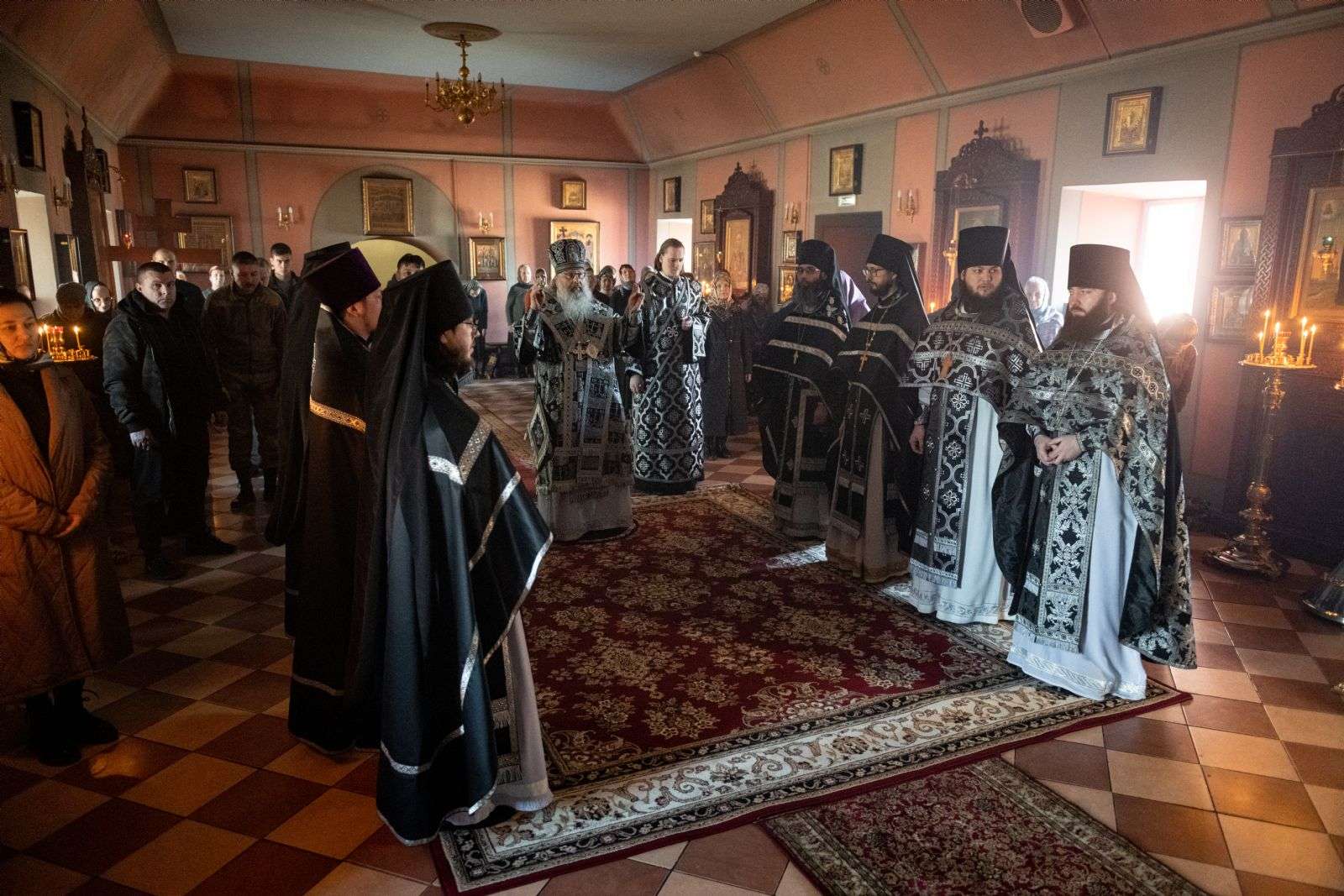 Во вторник Страстной седмицы митрополит Кирилл совершил Литургию Преждеосвящённых Даров в Кизическом мужском монастыре