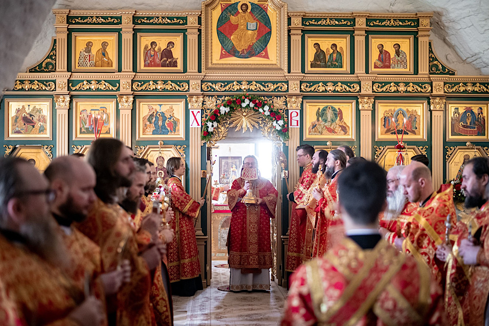 В Светлый вторник митрополит Кирилл совершил Литургию в Успенском мужском монастыре Свияжска