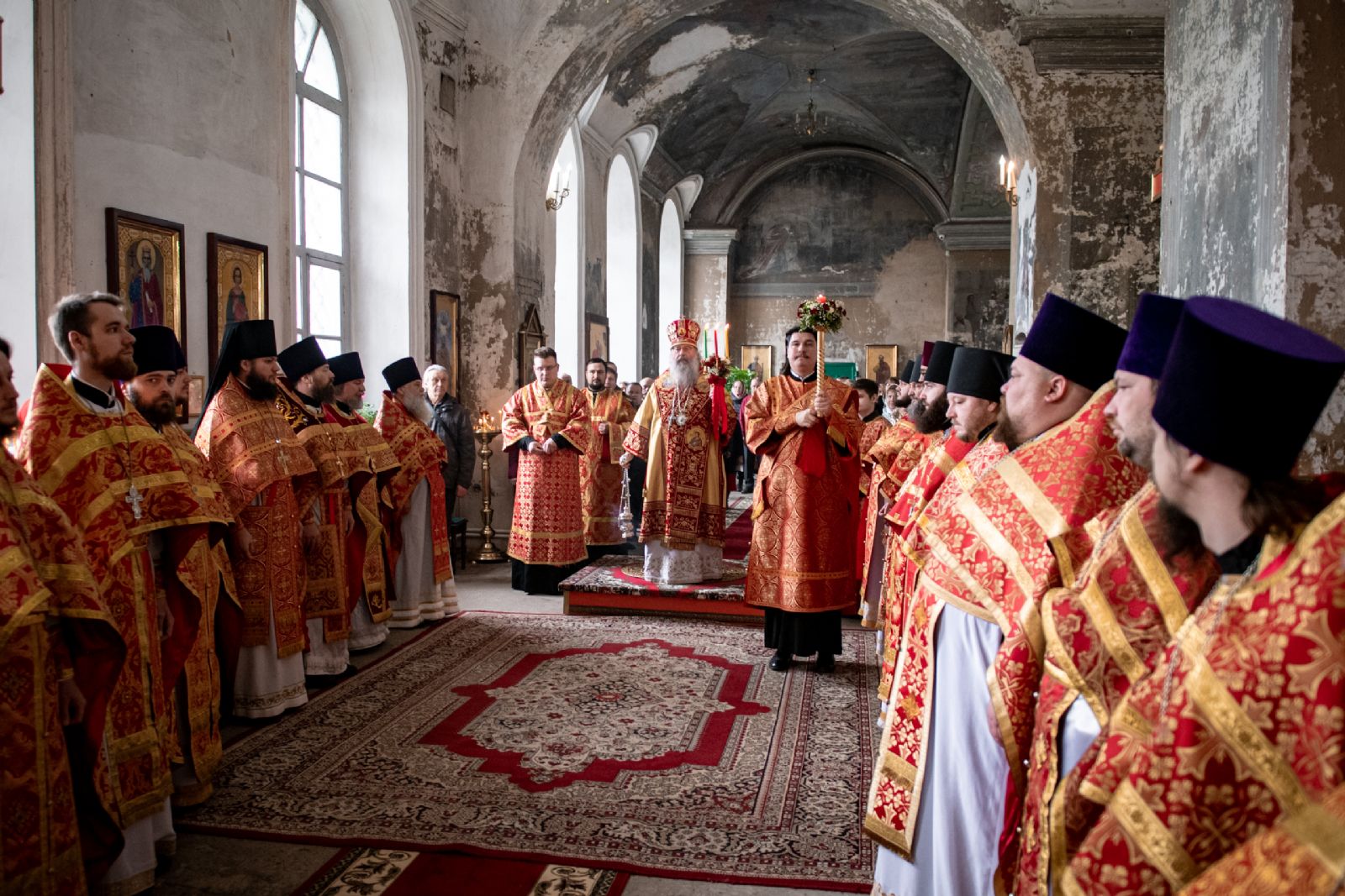 В субботу Светлой седмицы митрополит Кирилл совершил Литургию в Спасском соборе Елабуги