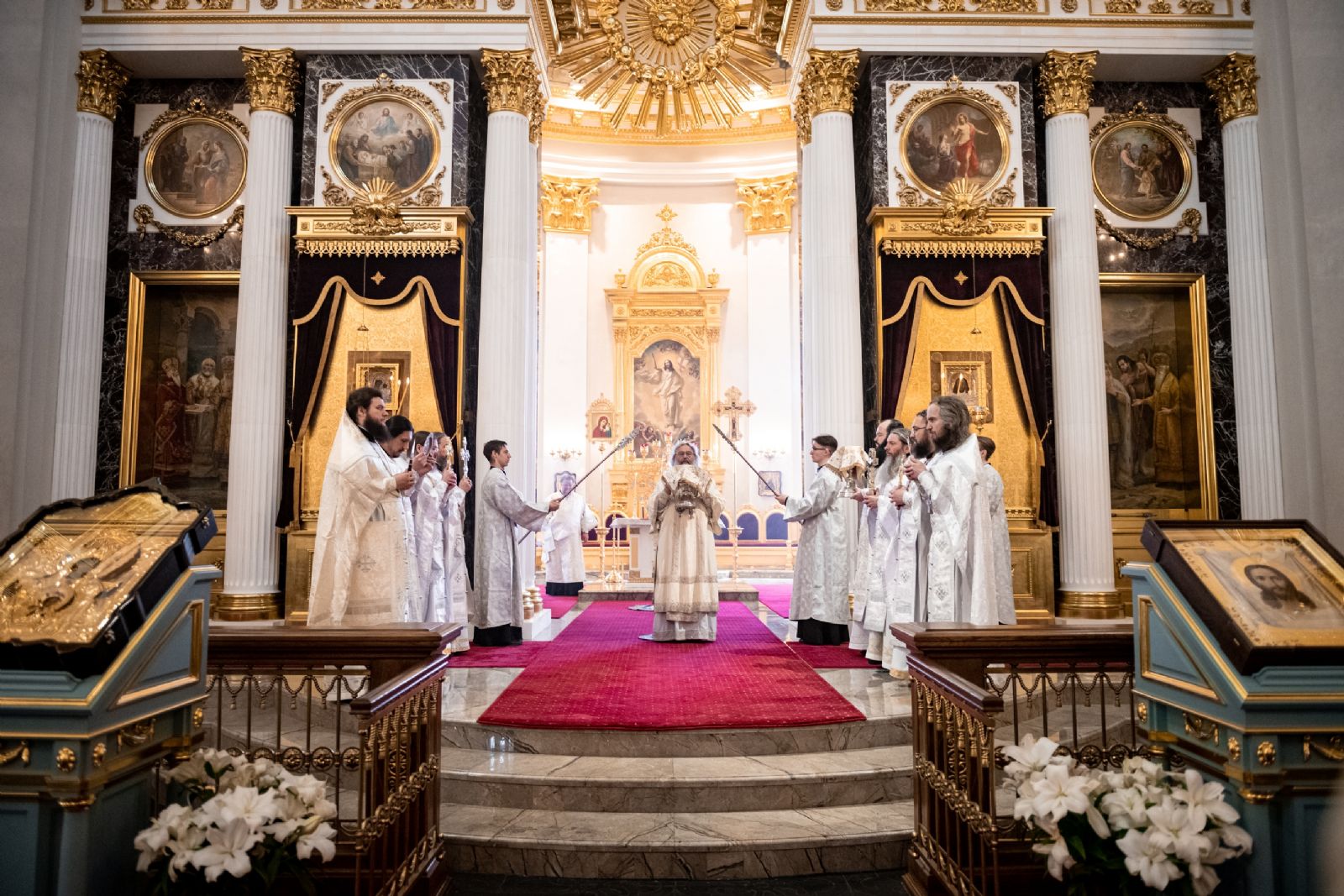 В Великую Субботу митрополит Кирилл совершил Божественную литургию в Казанском кафедральном соборе