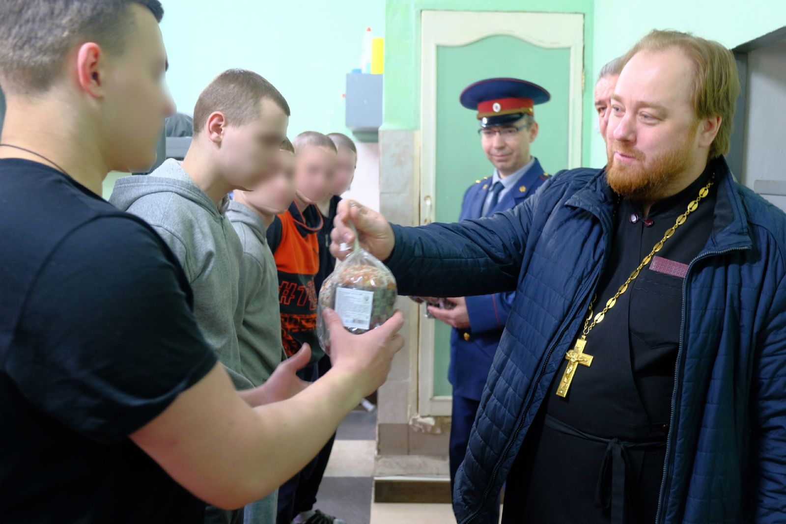 В пасхальные дни священники посещают исправительные учреждения Татарстана