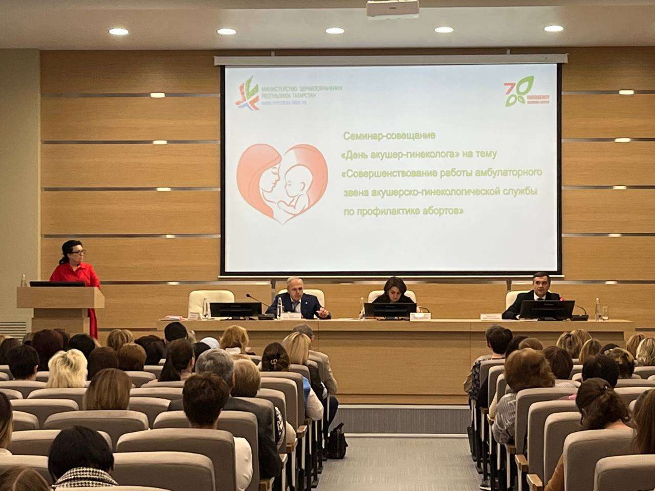 Деятельность Центра «Умиление» представлена на круглом столе, посвящённом профилактике абортов