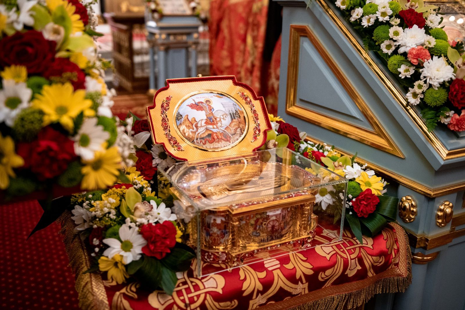 Завершилось пребывание ковчега с мощами великомученика Георгия Победоносца в Казанском соборе