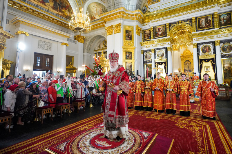 Запись трансляции Патриаршей Божественной литургии в Казанском кафедральном соборе