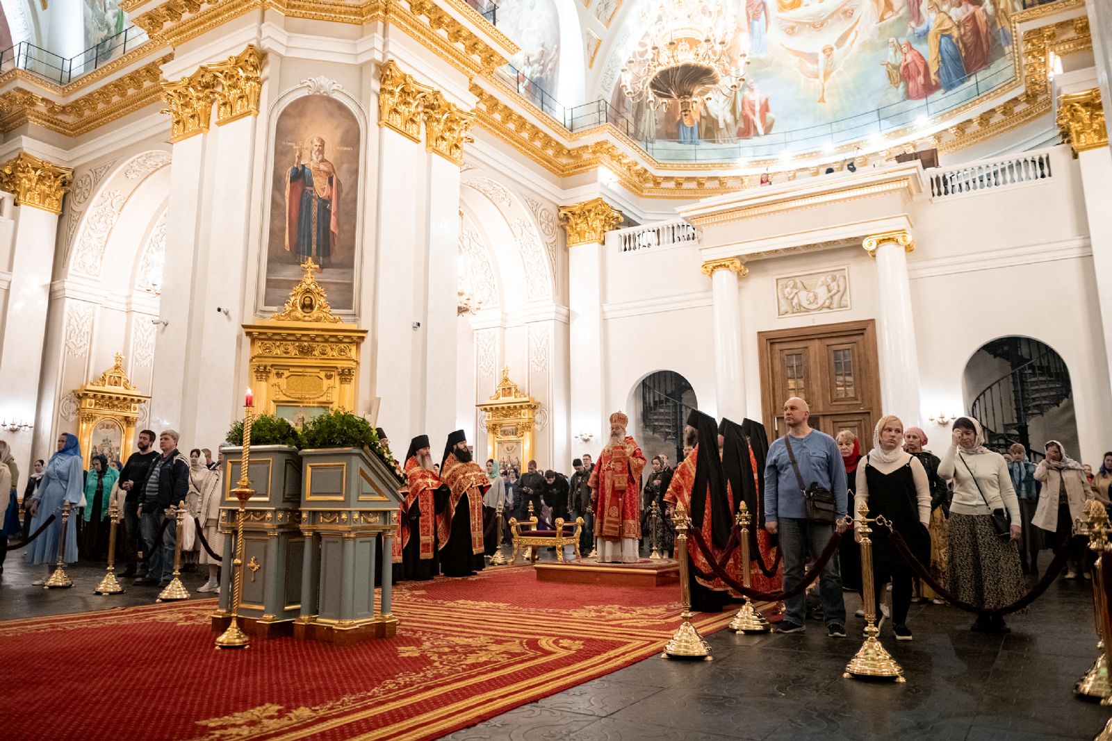В канун Недели 5-й по Пасхе митрополит Кирилл совершил всенощное бдение в Казанском кафедральном соборе