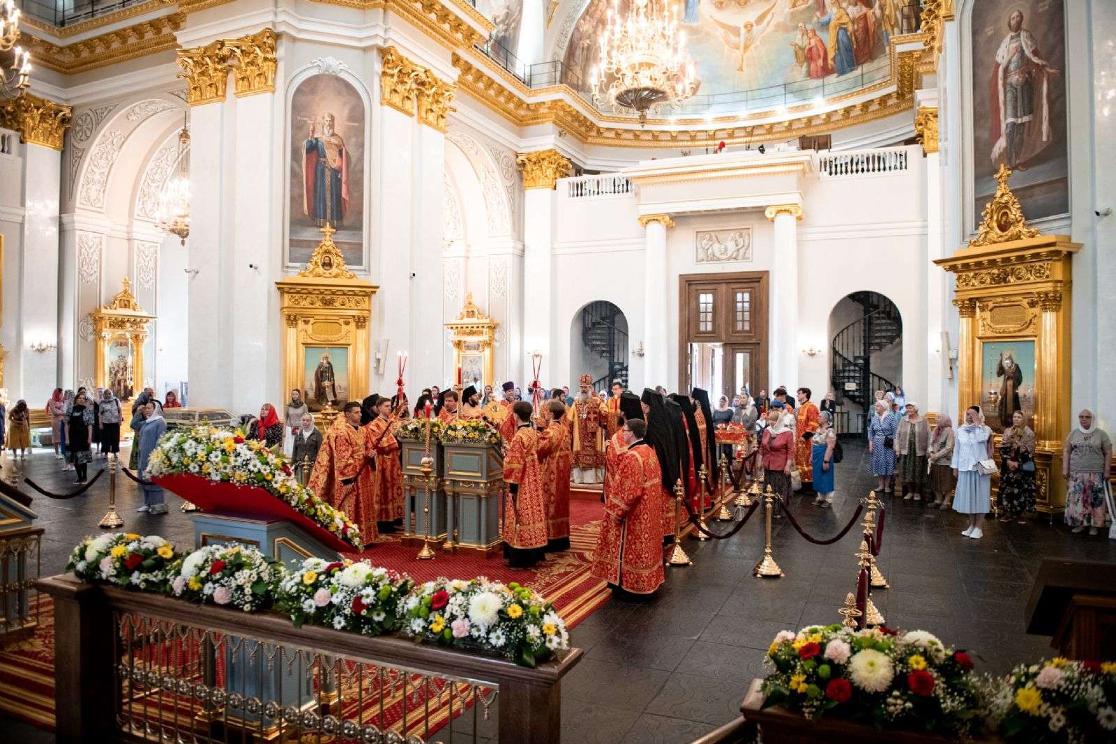 В канун отдания праздника Пасхи митрополит Кирилл совершил богослужение в Казанском кафедральном соборе