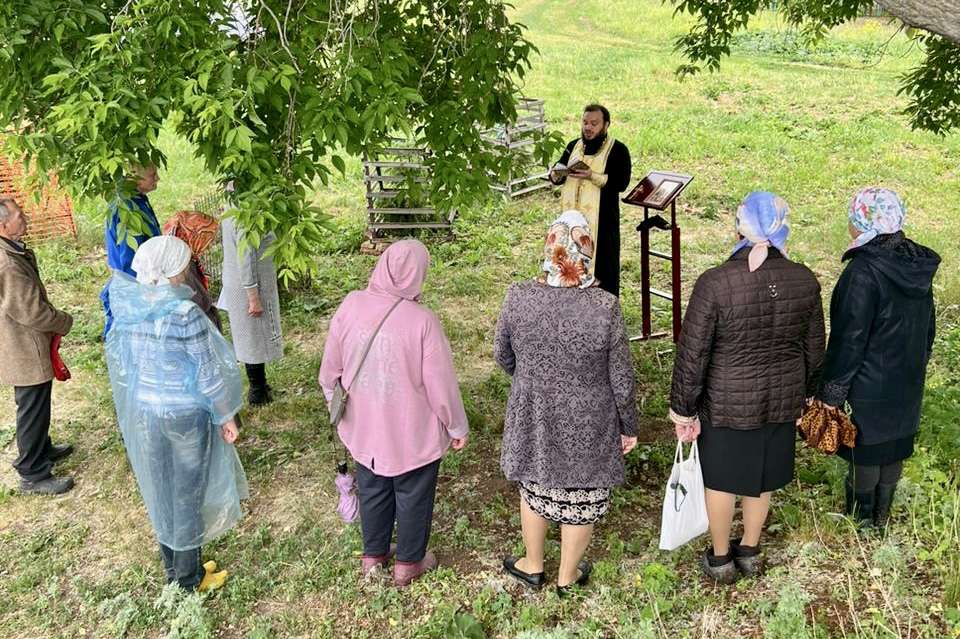 На месте утраченного Грузинского храма в селе Свиногорье совершено молебное пение Божией Матери