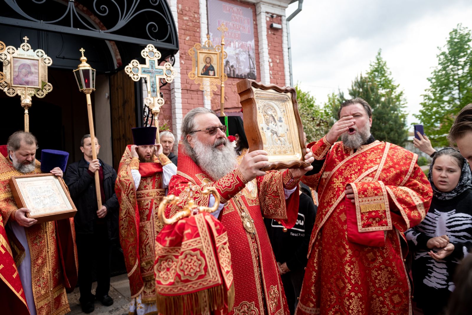 В Неделю о самаряныне митрополит Кирилл совершил Литургию в Борисоглебском храме Казани