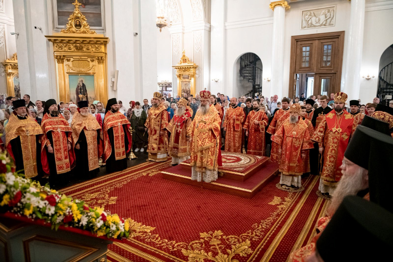 В канун Недели 6-й по Пасхе митрополит Кирилл возглавил всенощное бдение в Казанском кафедральном соборе