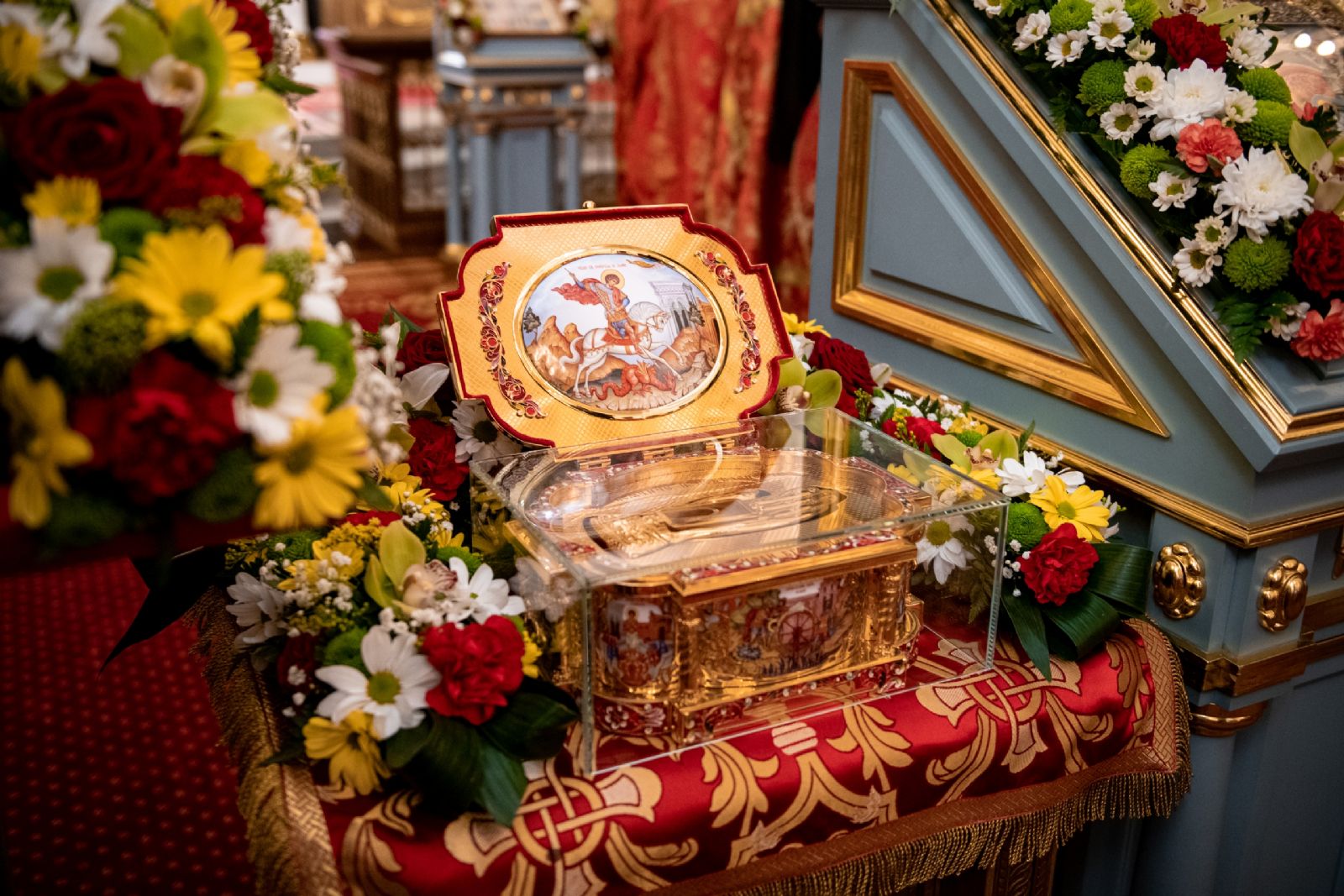 В дни пребывания ковчега с мощами великомученика Георгия Победоносца в Казанском соборе будут совершаться молебны