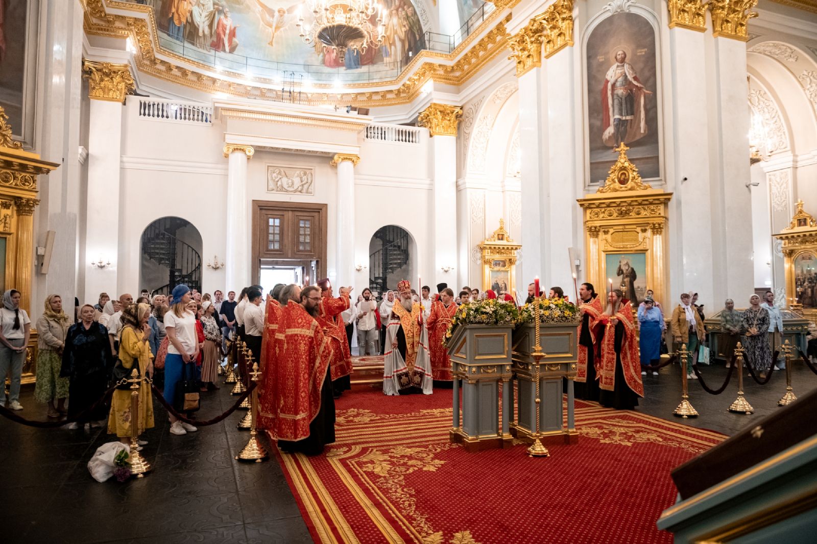 В канун дня памяти святителя Николая митрополит Кирилл совершил всенощное бдение в Казанском соборе
