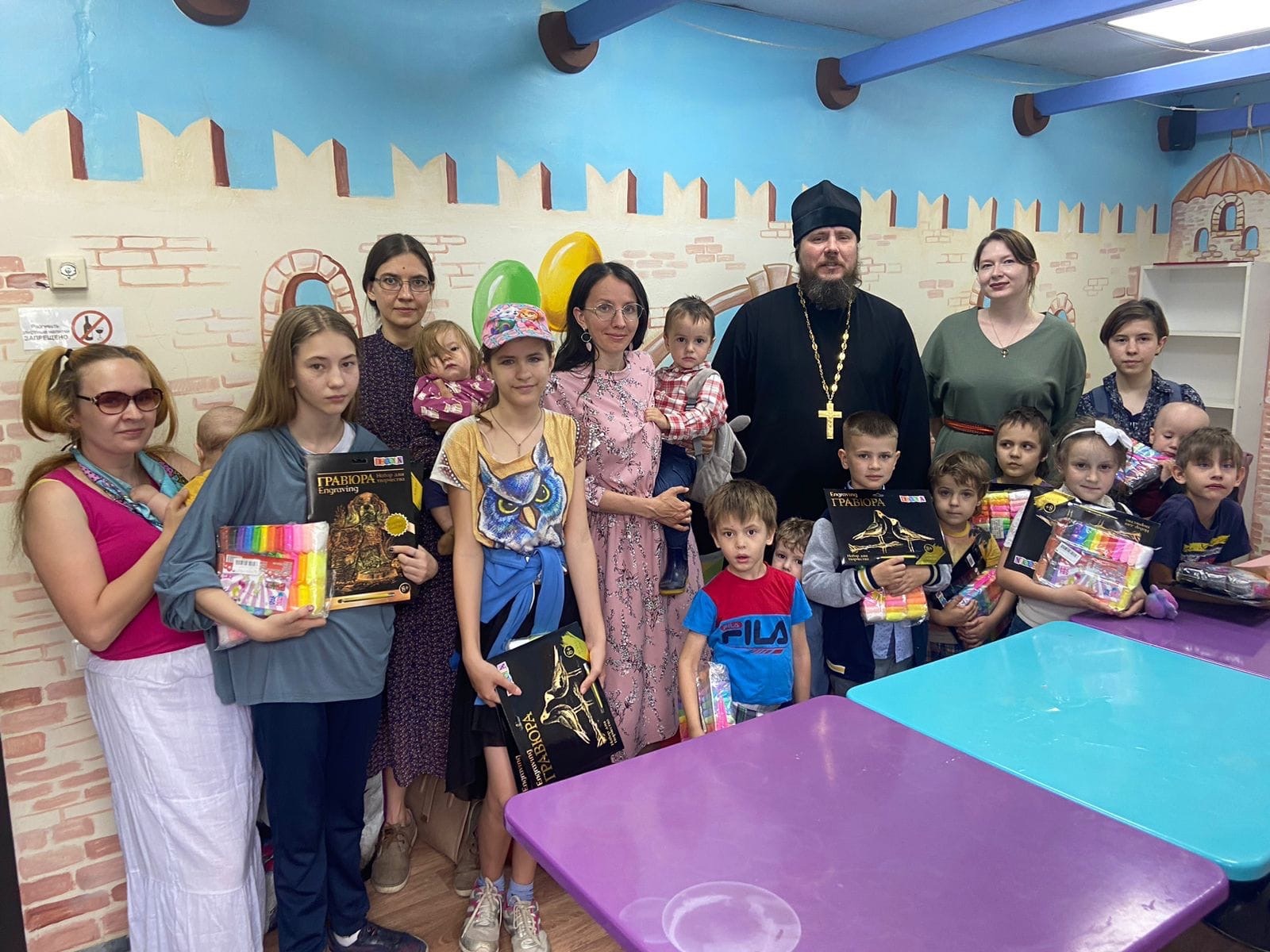 Руководитель Епархиальной комиссии по вопросам семьи провёл серию просветительских встреч с посетителями детского кафе в Казани