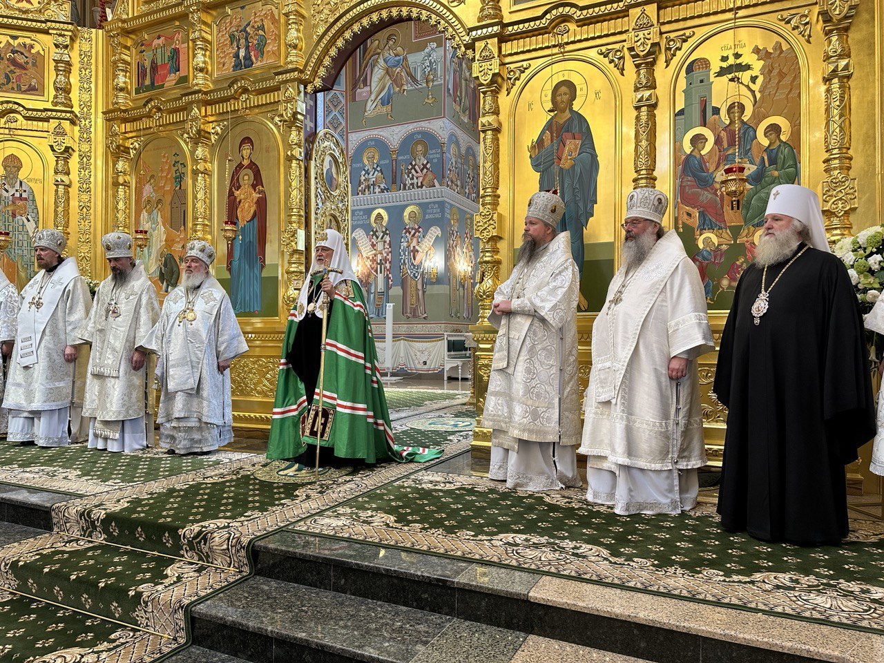Митрополит Кирилл принял участие в освящении Троицкого кафедрального собора города Сургута