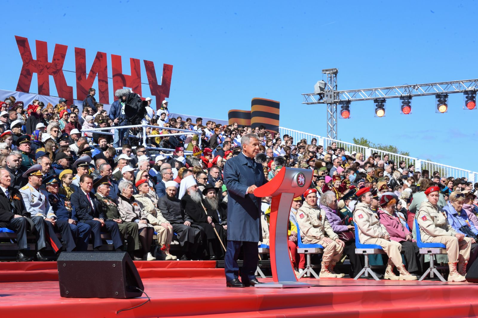 Глава Татарстанской митрополии присутствовал на Параде Победы в столице республики
