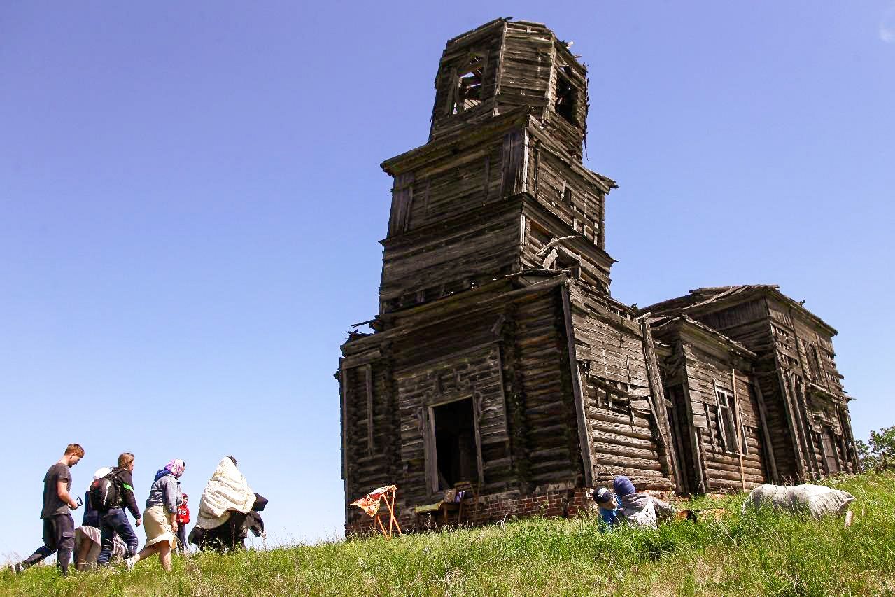 Отдел по работе с молодёжью Казанской епархии организует трудовую поездку в старинный храм Казанских святителей в селе Люткино