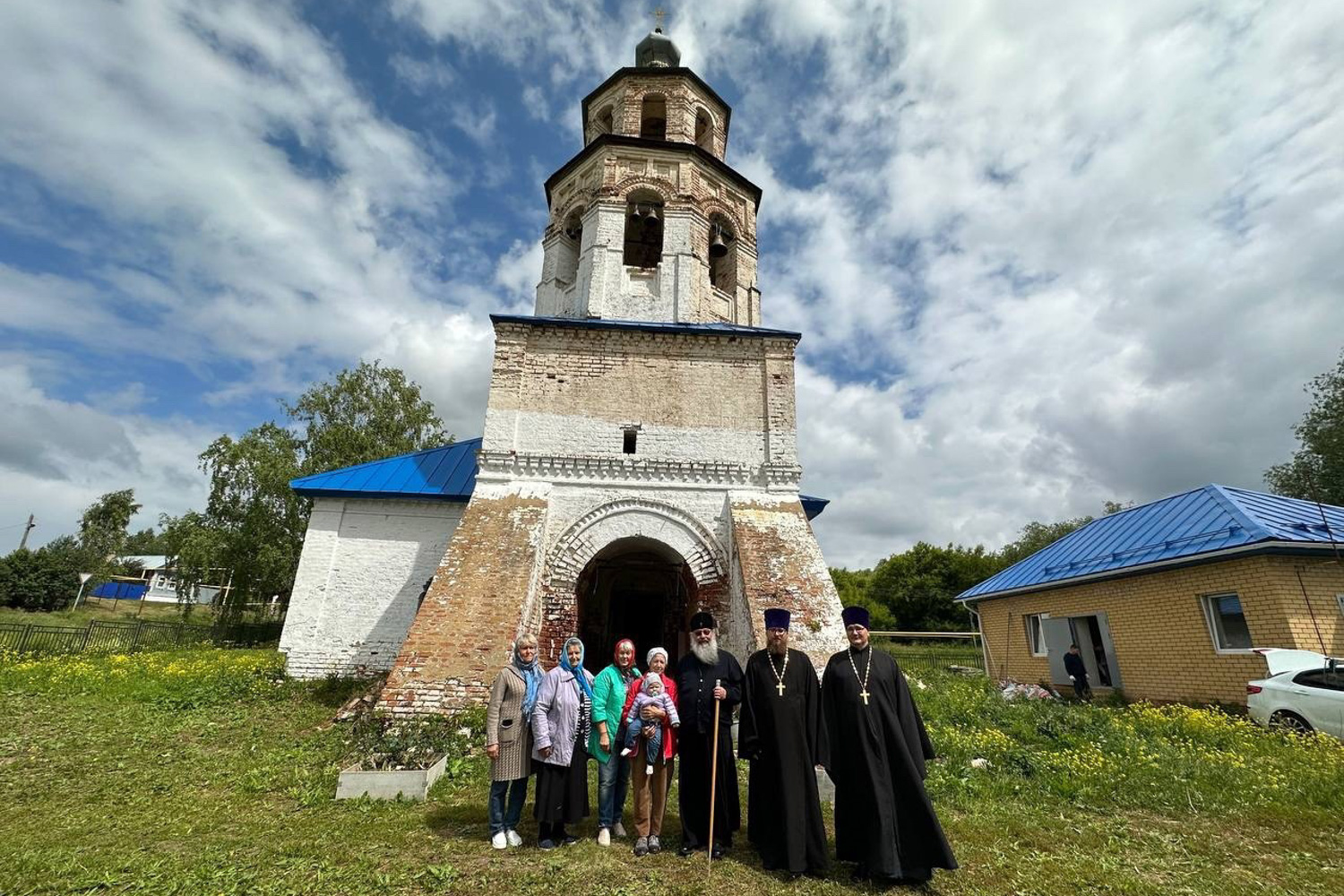 Митрополит Кирилл посетил Смоленский храм в деревне Соловцово