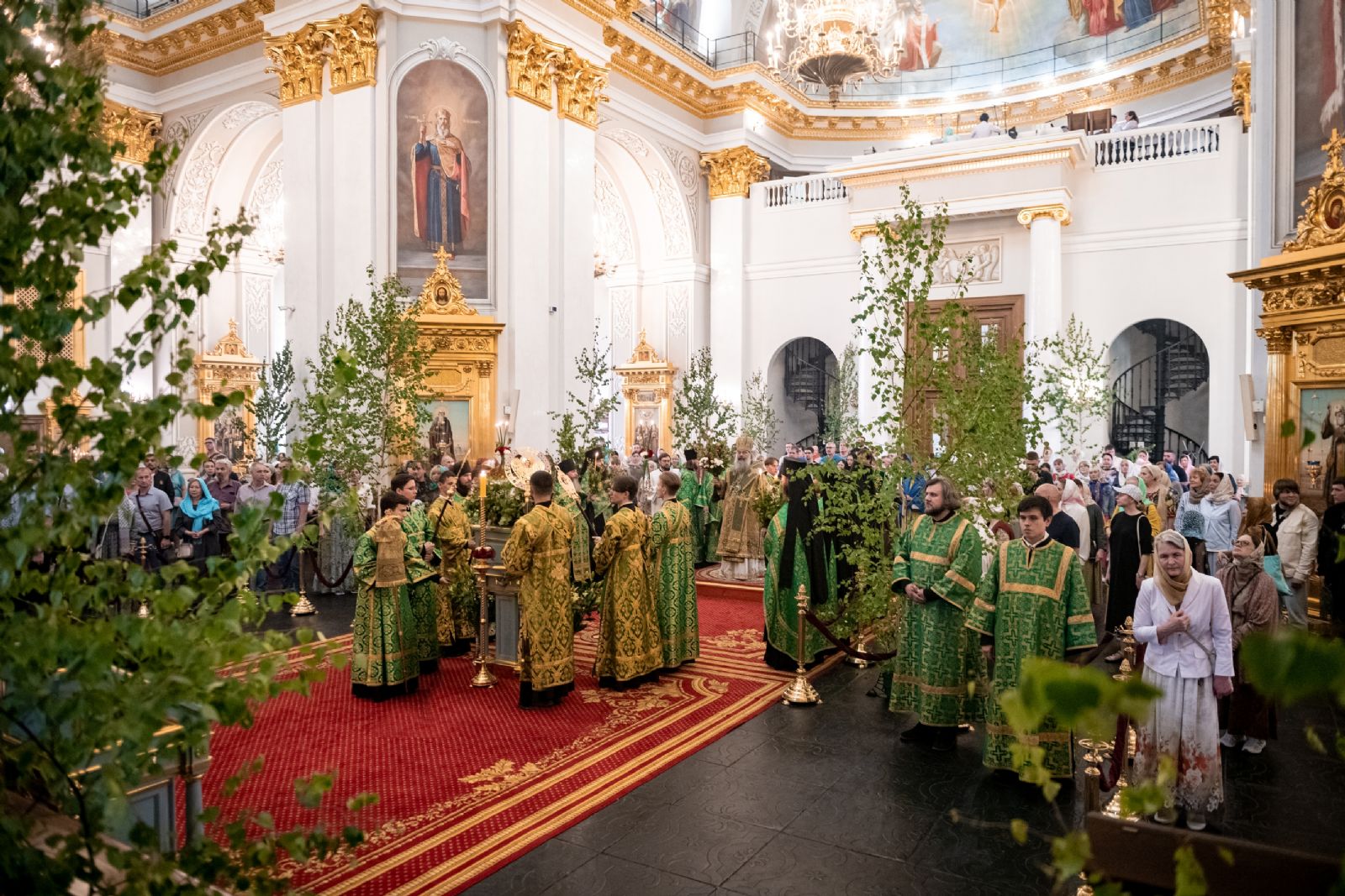 В канун праздника Святой Троицы митрополит Кирилл совершил всенощное бдение в Казанском кафедральном соборе