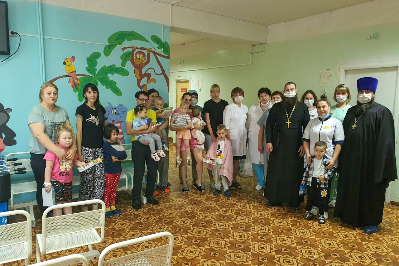 Священнослужители навестили пациентов педиатрического отделения Чистопольской районной больницы