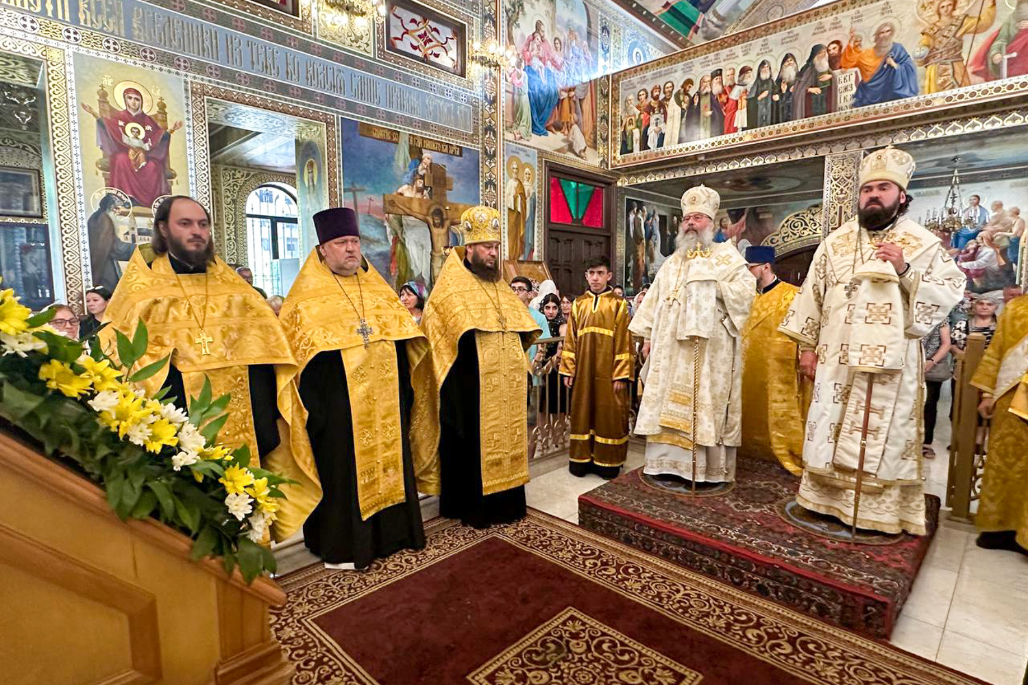 Митрополит Кирилл совершил всенощное бдение в соборе Рождества Пресвятой Богородицы города Баку
