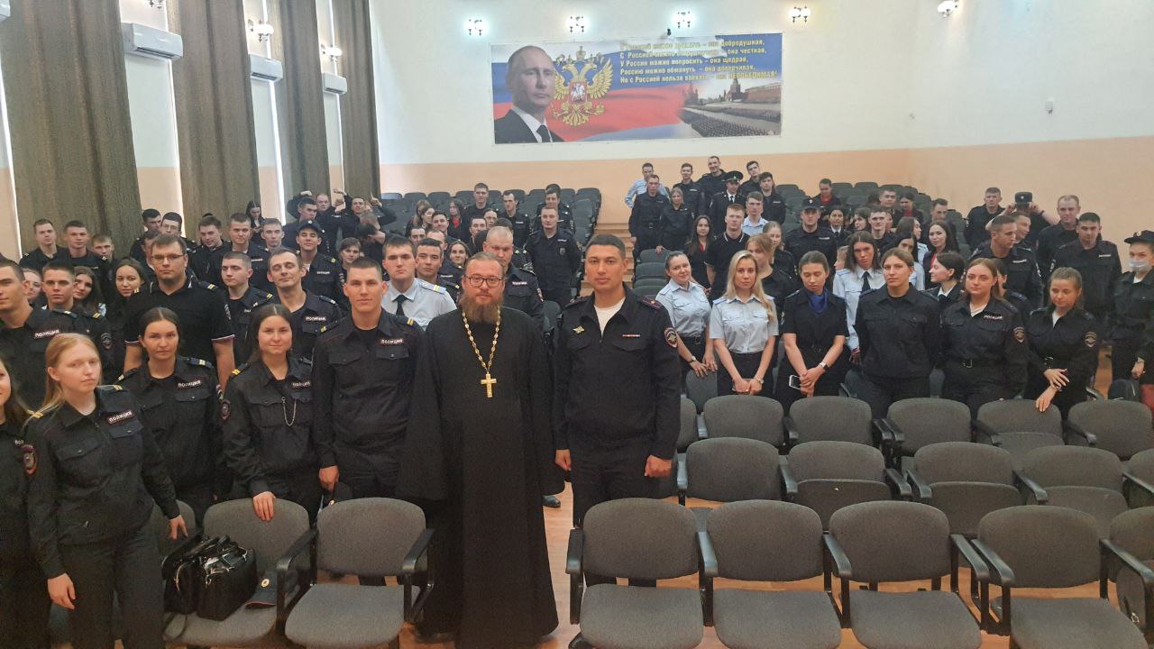 Руководитель миссионерского отдела Казанской епархии провёл просветительскую беседу с сотрудниками МВД