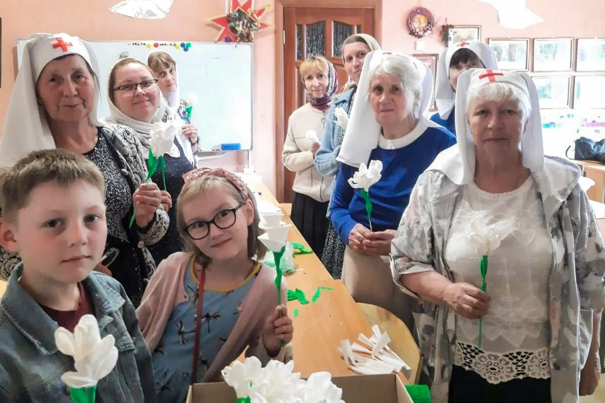 Сёстры милосердия Казани и Елабуги изготовили поделки для благотворительной акции «Белый цветок»