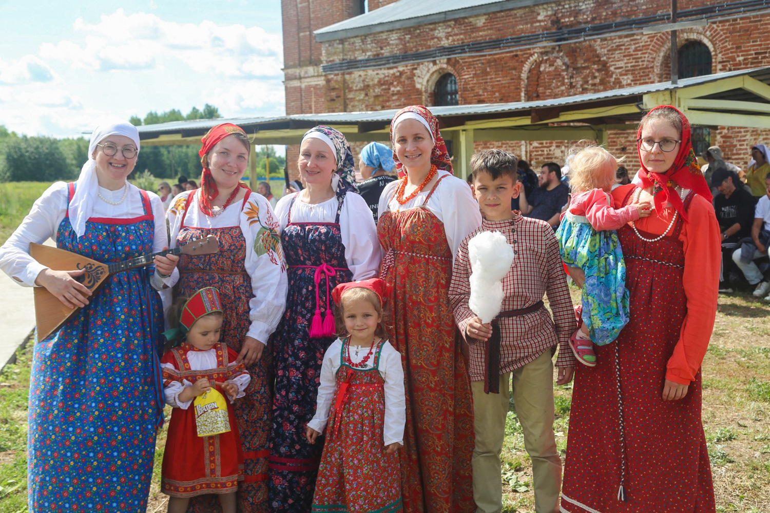 На территории Благовещенского храма в селе Русские Казыли прошёл праздник для семей с детьми 