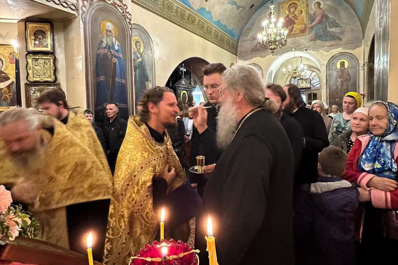 Митрополит Кирилл молился за всенощным бдением в Иоанно-Предтеченском соборе города Екатеринбурга
