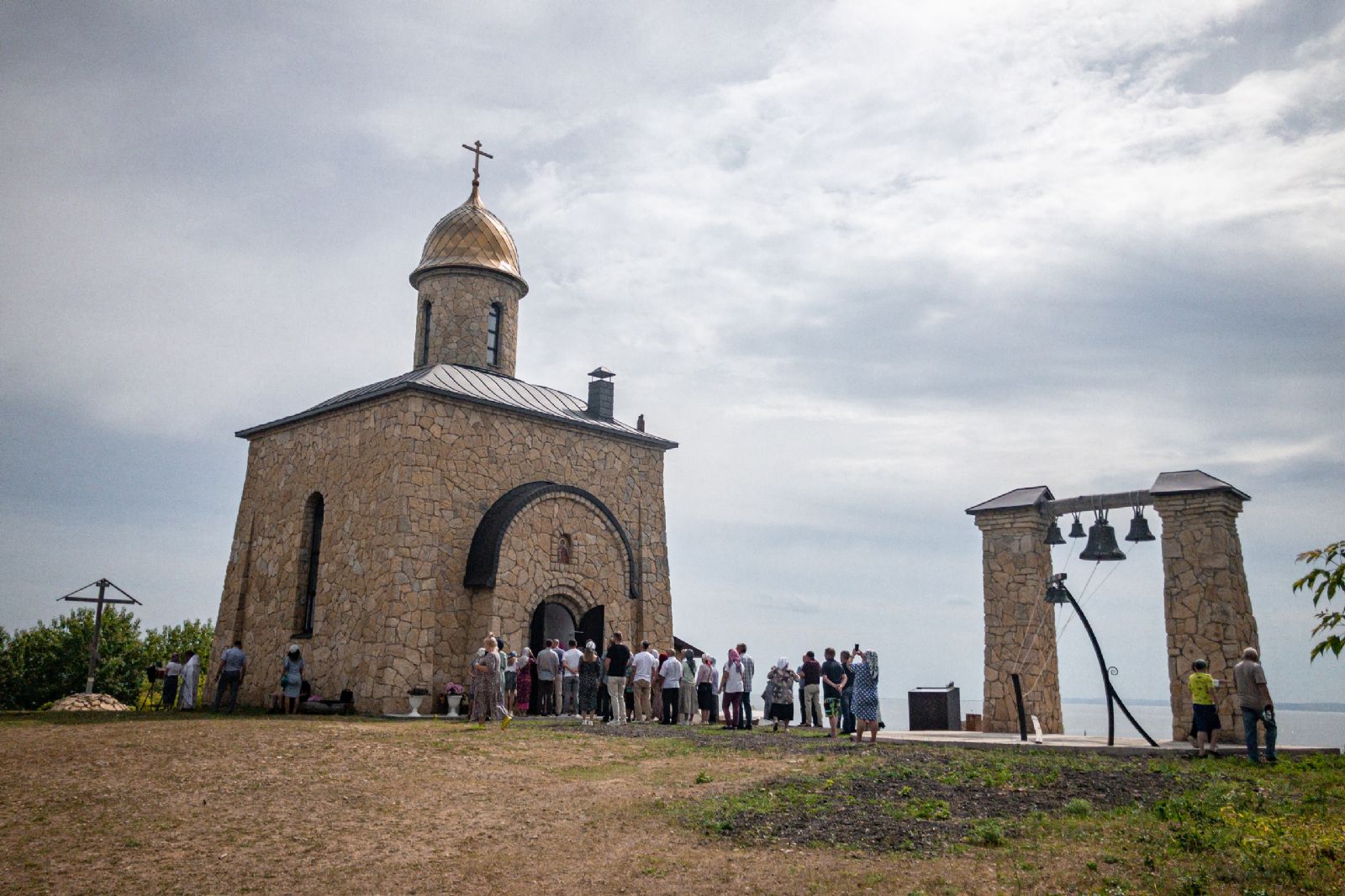 Митрополит Кирилл освятил храм мученика Уара в селе Икское Устье