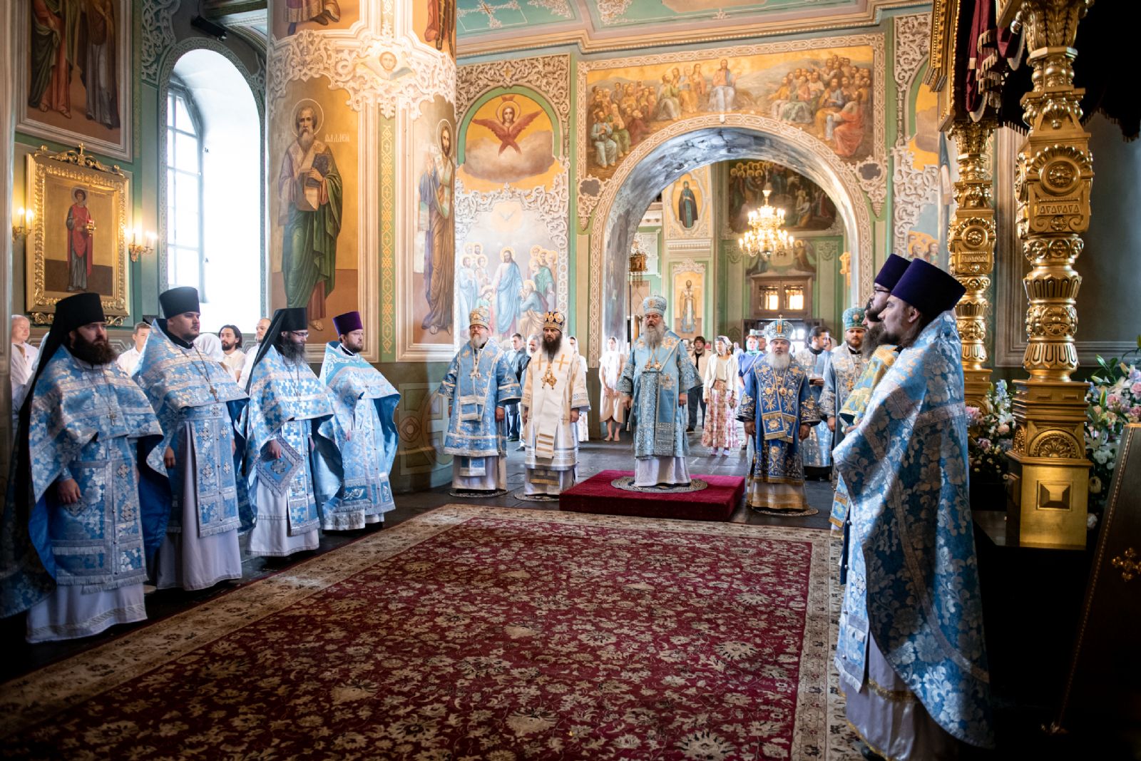 В Неделю 7-ю по Пятидесятнице митрополит Кирилл совершил Литургию в Благовещенском соборе Казанского кремля