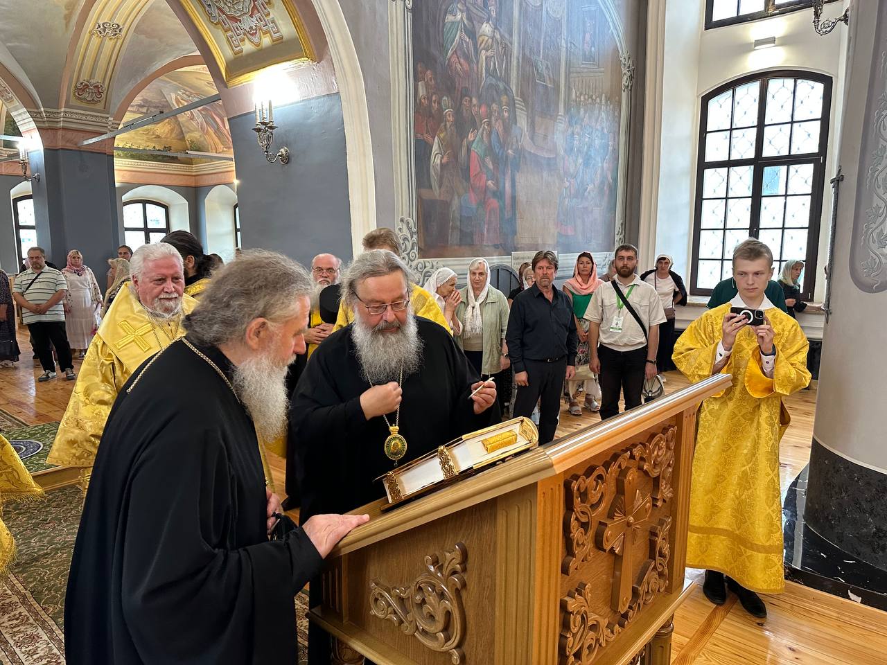 Митрополит Кирилл молился за всенощным бдением в Спасо-Преображенском монастыре города Арзамаса