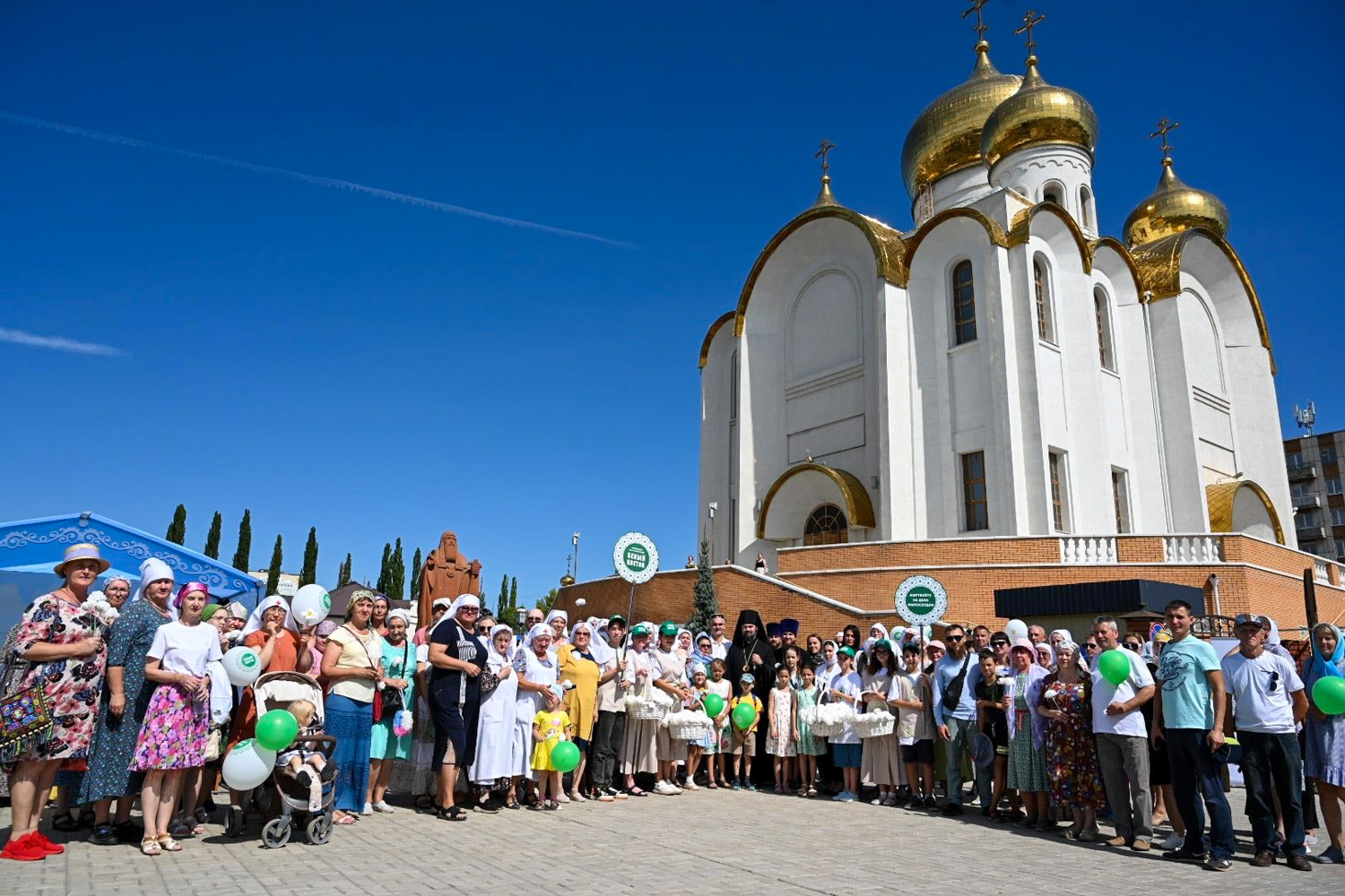 В Альметьевске прошла благотворительная акция «Белый цветок»