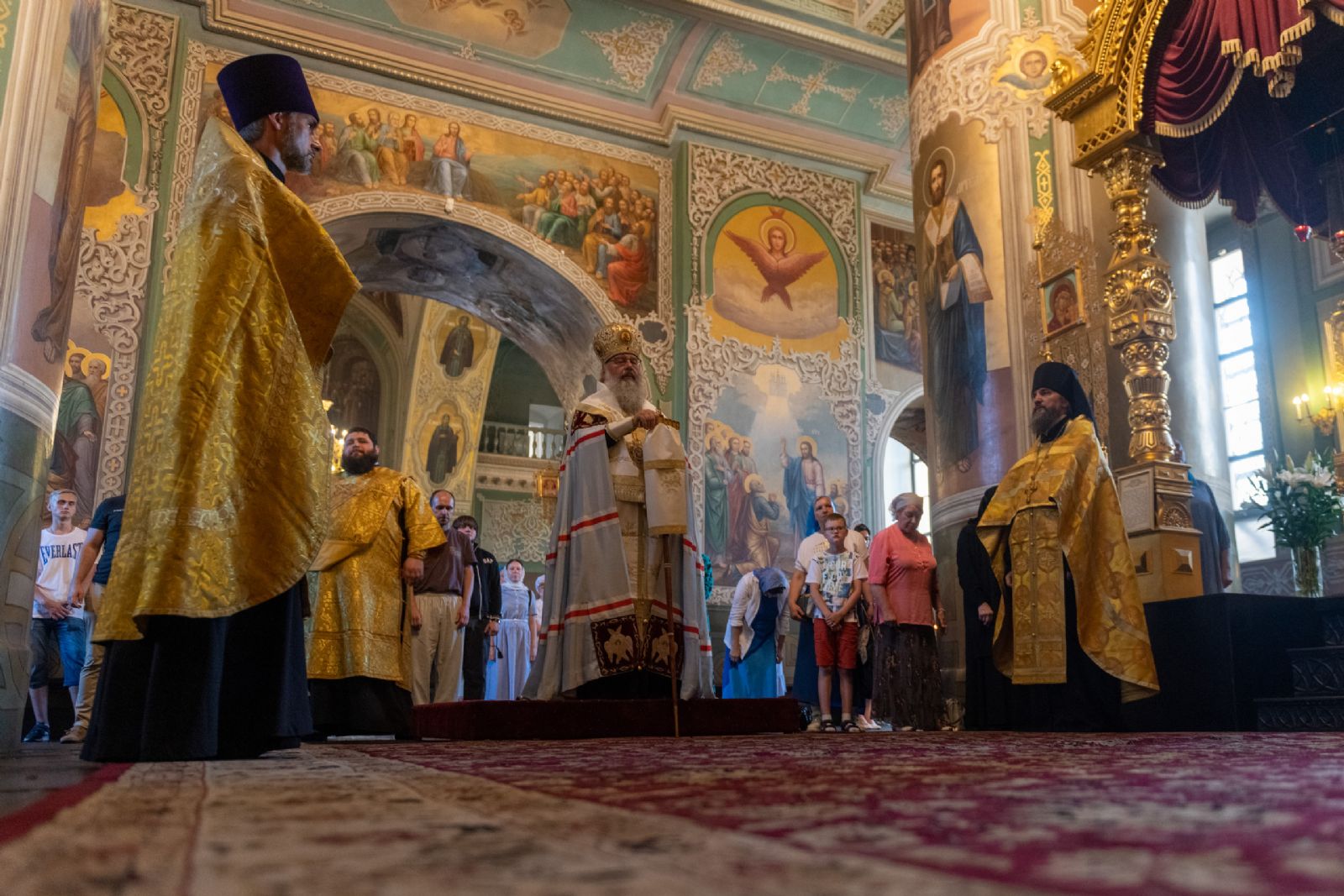 В канун Недели 10-й по Пятидесятнице митрополит Кирилл совершил всенощное бдение в Благовещенском соборе Казанского кремля