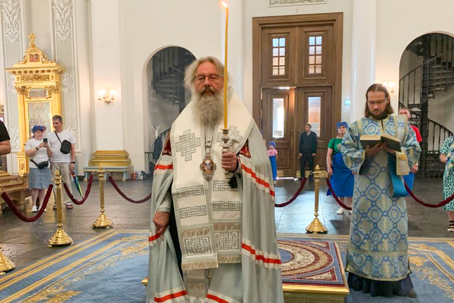 Митрополит Кирилл совершил вечернее богослужение с чтением акафиста в Казанском кафедральном соборе