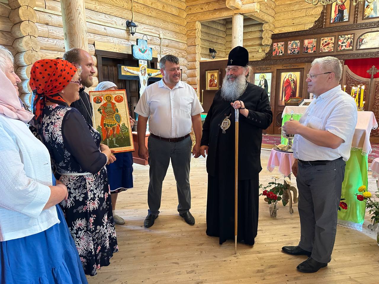Митрополит Кирилл посетил Сергиевский храм в селе Большое Подберезье