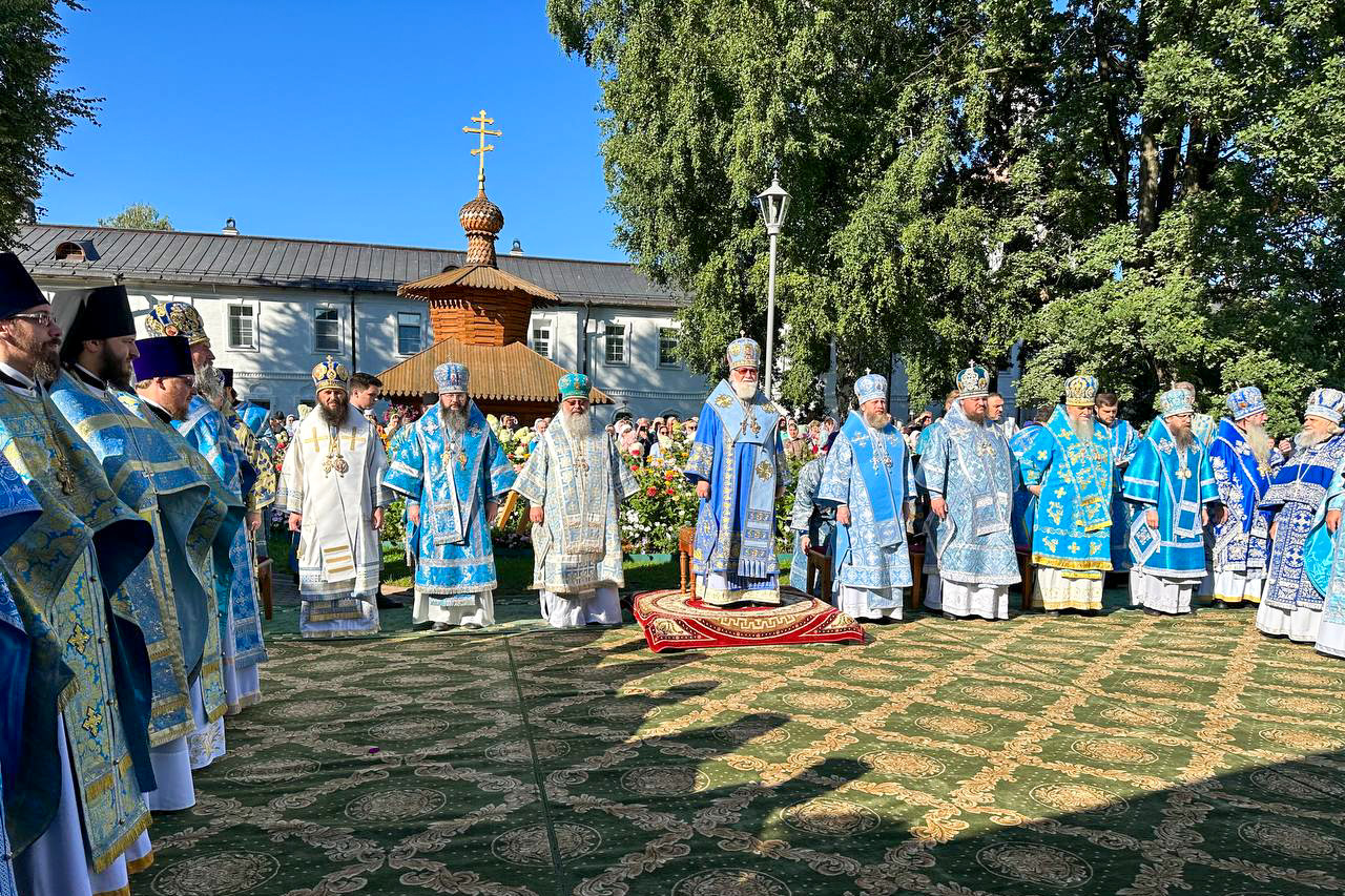  Митрополит Кирилл принял участие в соборном архиерейском богослужении в Толгском женском монастыре города Ярославля