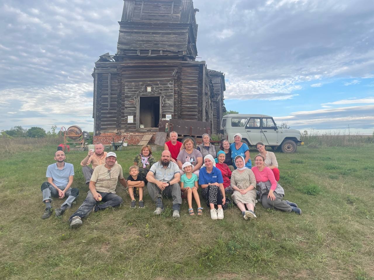 Прихожане Софийского храма Казани участвуют в возрождении церкви Казанских святителей в деревне Люткино