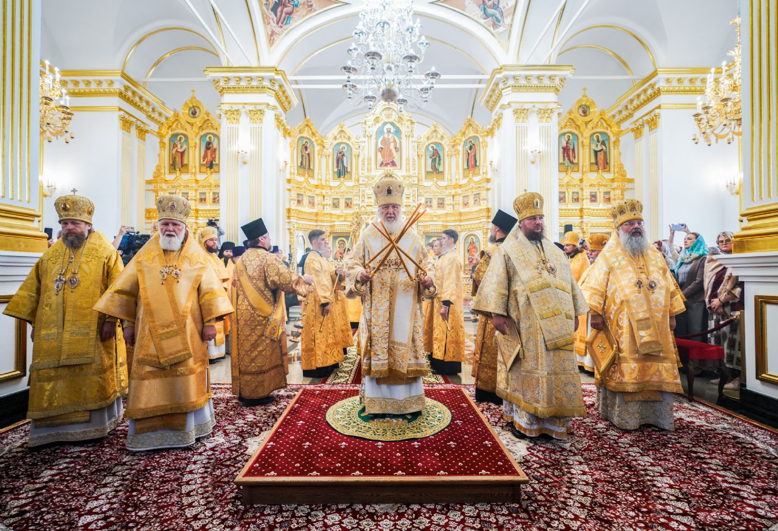 Митрополит Кирилл принял участие в освящении Богоявленского собора Костромского кремля