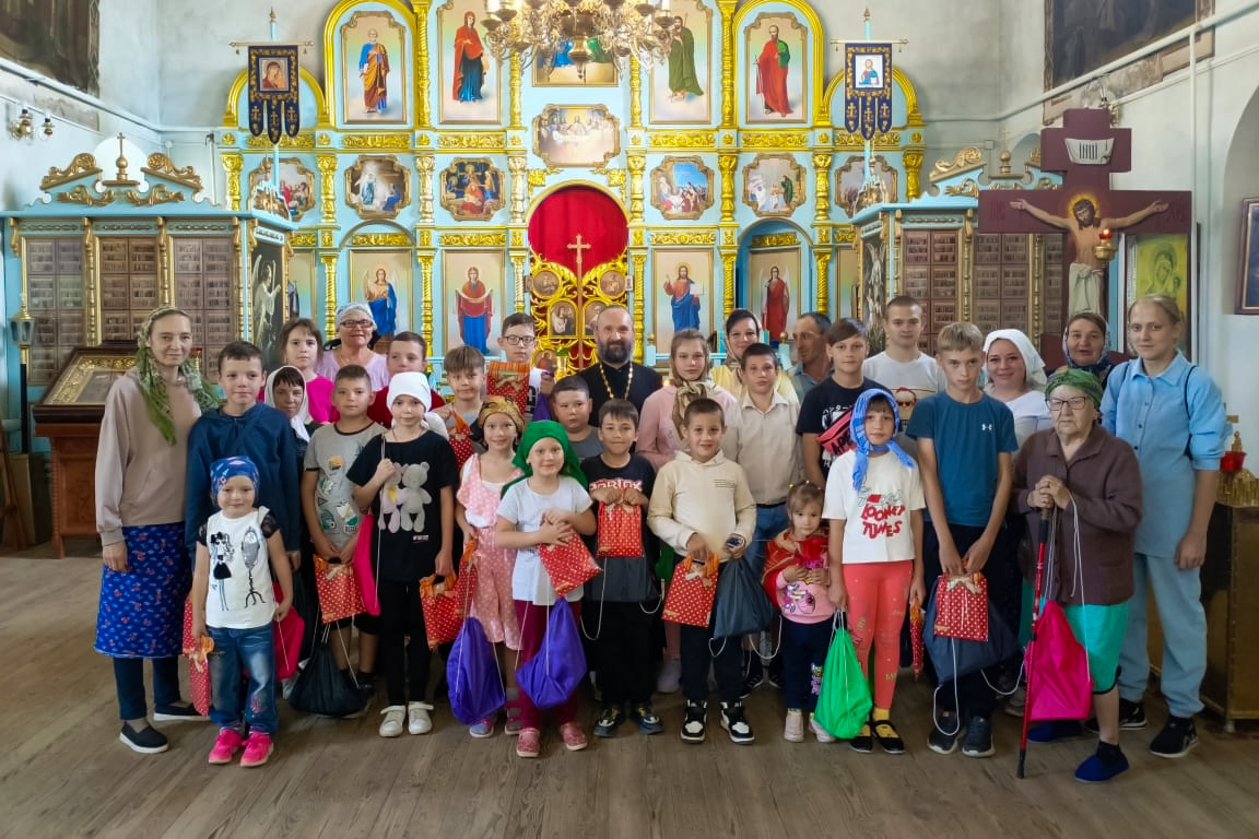 В рамках социальной акции «Радость школы» 750 татарстанским школьникам вручили канцелярские наборы
