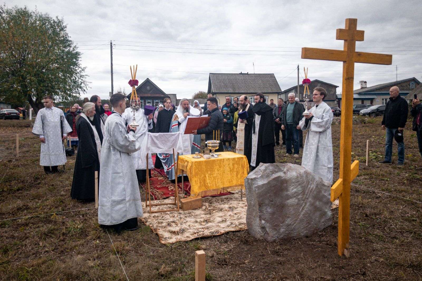 Митрополит Кирилл совершил закладку храма святителя Луки Крымского в деревне Красные Горы