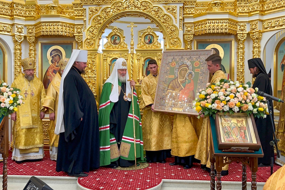 Митрополит Кирилл принял участие в освящении Богоявленского собора Костромского кремля